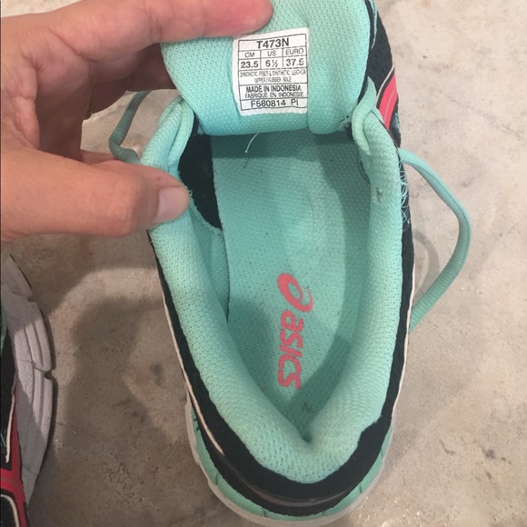 Wasabi and coral Asics - Picture 5 of 5